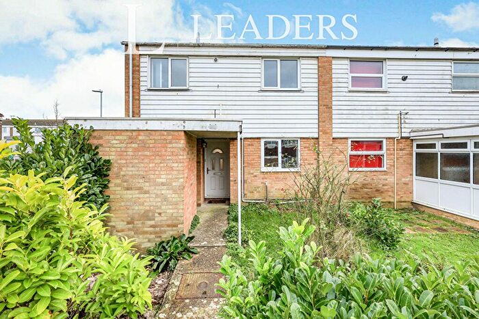 3 Bedroom End Of Terrace House To Rent In Linden Close, BN22