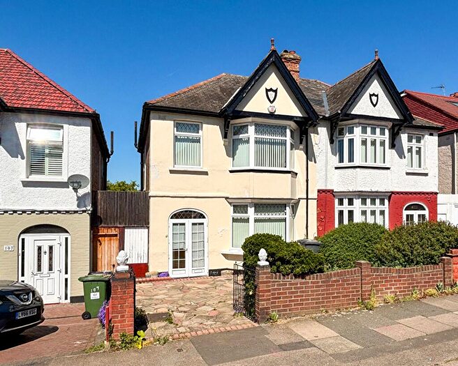 3 Bedroom Semi-Detached House For Sale In Bellingham Road, London, SE6