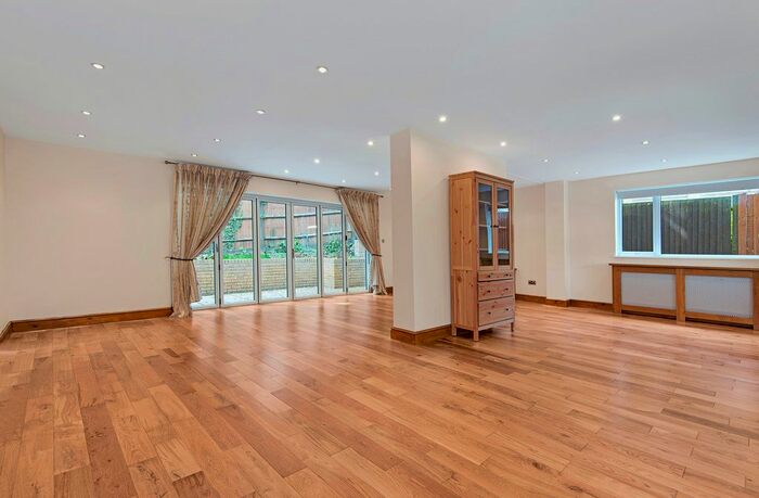 4 Bedroom Property To Rent In Thursley Gardens, London, SW19