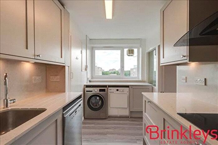 2 Bedroom Flat For Sale In Crondall House, Roehampton, SW15