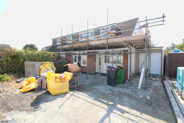 3 Bedroom Semi-Detached House To Rent In Silverthorne Close, Rochford, SS4