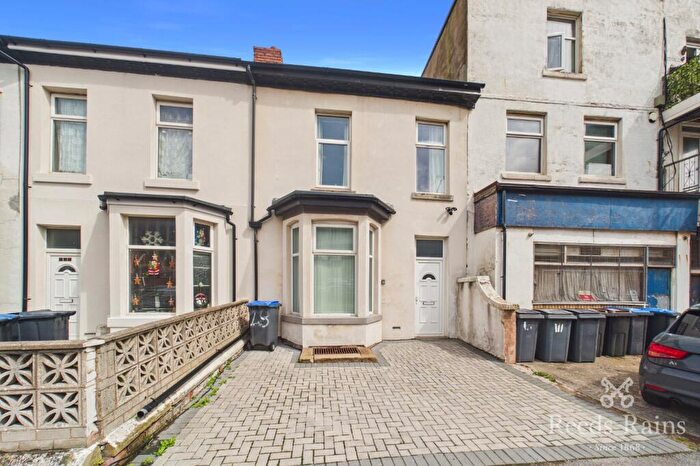 4 Bedroom Terraced House For Sale In Buchanan Street, Blackpool, Lancashire, FY1