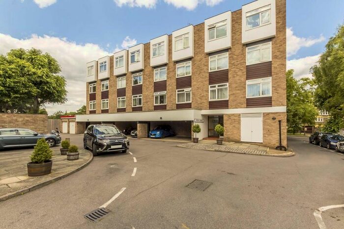 2 Bedroom Flat To Rent In Whitefield Close, London, SW15
