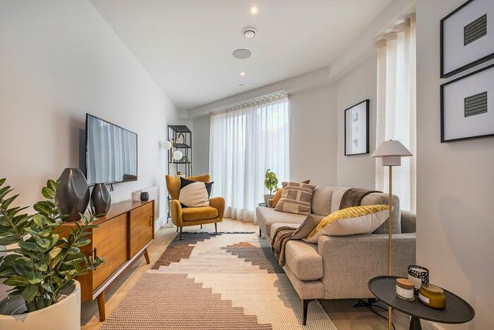 1 Bedroom Flat To Rent In Coombe Hill House, Beverley Way, New Malden, SW20