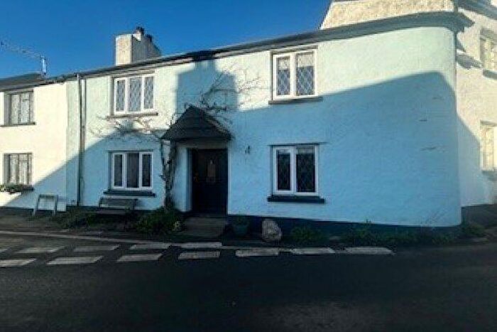 2 Bedroom Cottage To Rent In East Street, Newton Abbot, TQ12