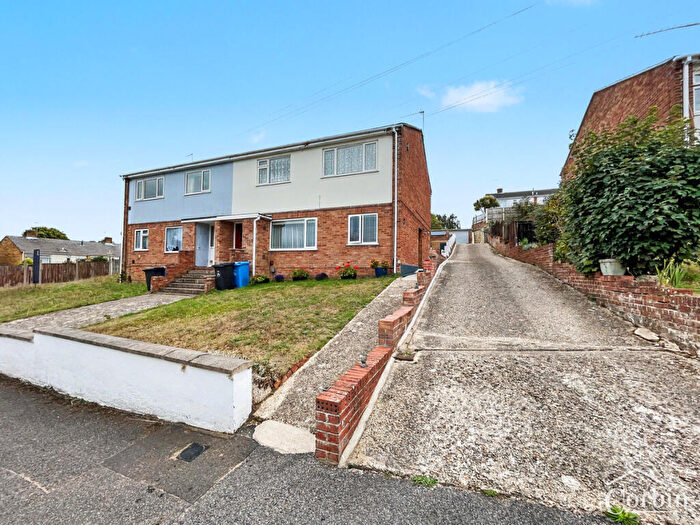 2 Bedroom Flat For Sale In Farnham Road, Poole, BH12