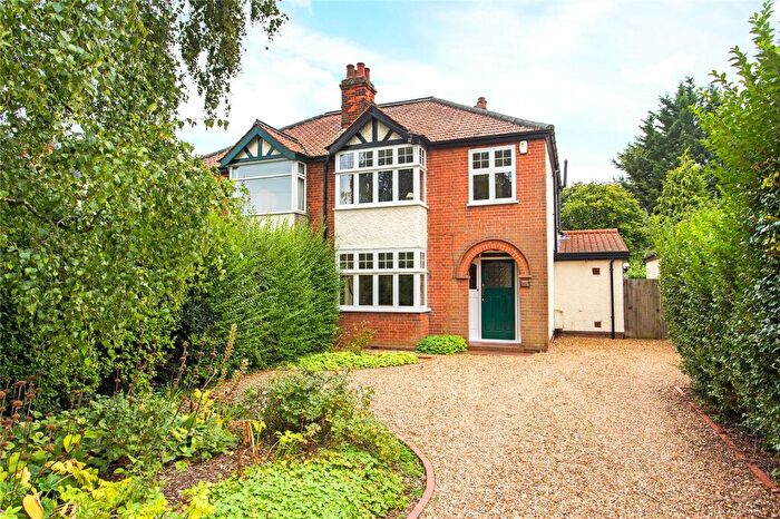 3 Bedroom Semi-Detached House For Sale In Roseford Road, Cambridge, Cambridgeshire, CB4