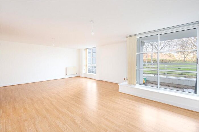 2 Bedroom Flat To Rent In Barrier Point Road, Royal Docks, London, E16