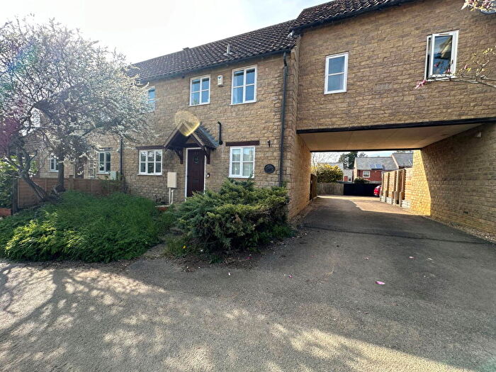 4 Bedroom Semi Detached House For Sale In Old Dry Lane, Brigstock, Kettering, Northamptonshire, NN14