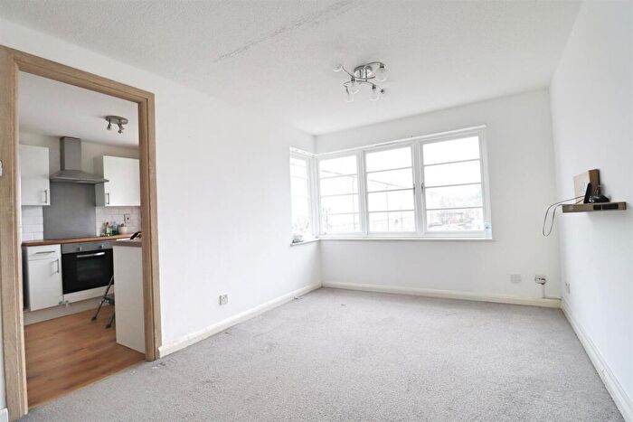 2 Bedroom Apartment To Rent In Silks Way, Braintree, CM7