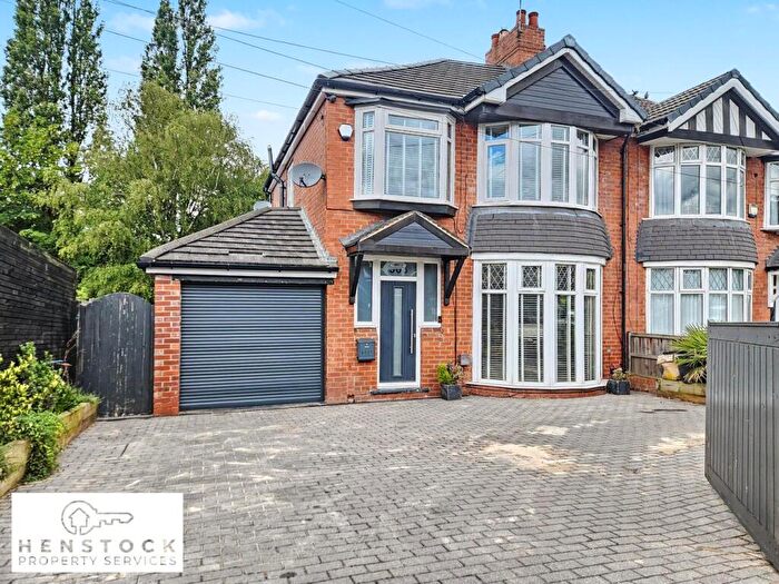 3 Bedroom Semi-Detached House For Sale In Manchester New Road, Middleton, Manchester, M24