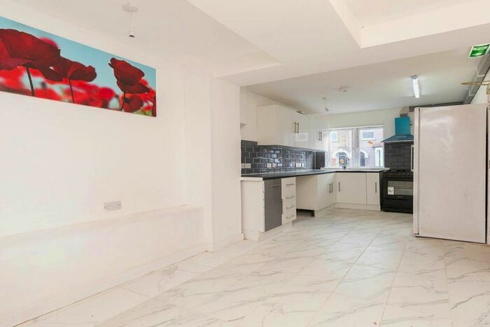 4 Bedroom Flat To Rent In Antill Road, London, N15