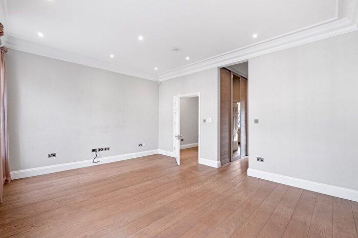 4 Bedroom Terraced House To Rent In Warwick Gardens, Kensington, W14