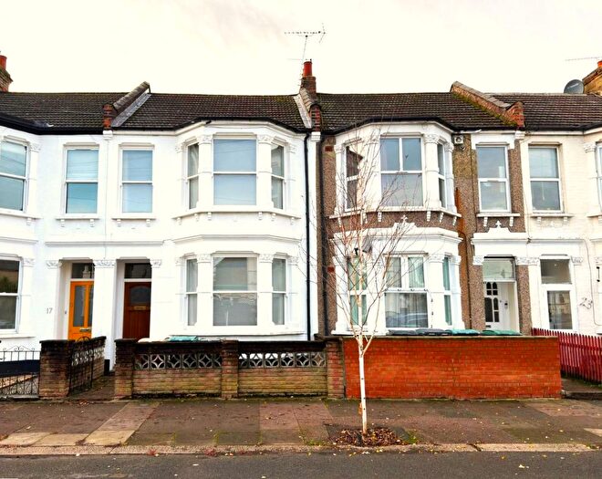 2 Bedroom Flat For Sale In Meads Road, London, N22