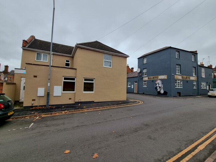 4 Bedroom Semi-Detached House To Rent In Lansdowne Street, Leamington Spa, CV32