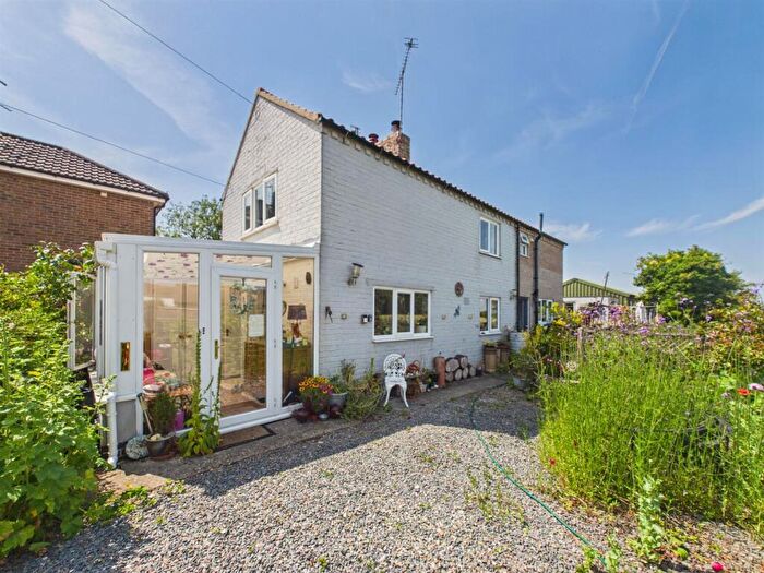 3 Bedroom Cottage For Sale In Main Road, Withern, LN13