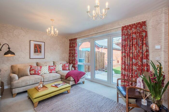 3 Bedroom Detached House For Sale In Taursham Park, Taverham, Norwich, NR8