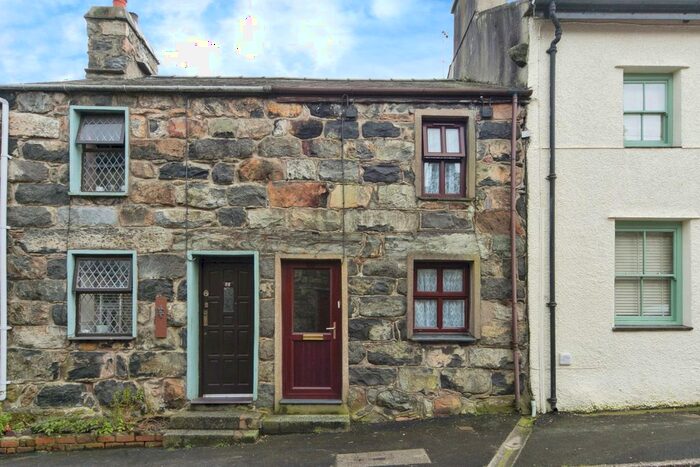 2 Bedroom Terraced House For Sale In Rhedyw Road, Llanllyfni, Caernarfon, Gwynedd, LL54
