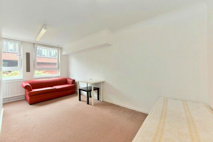 4 Bedroom Property To Rent In St Pauls Court, Colet Gardens, W14