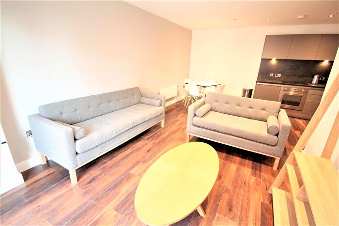 3 Bedroom Apartment To Rent In Rivergate House, Wilburn Basin, M5