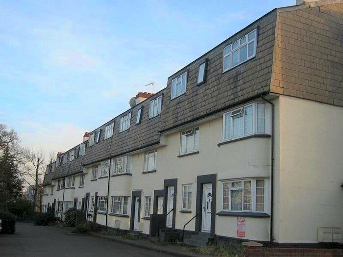 2 Bedroom Property To Rent In Stonegrove Court, Edgware, Middlesex, HA8