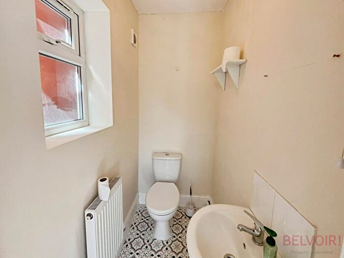 5 Bedroom Semi-Detached House To Rent In Newton Street, Newark, NG24
