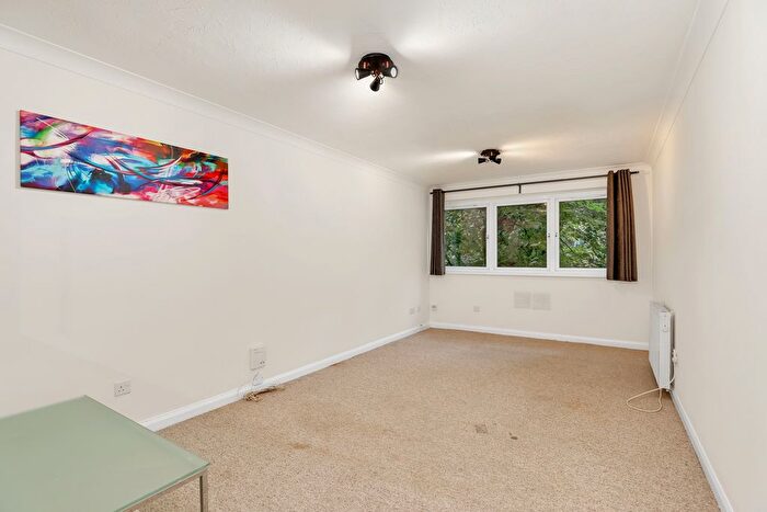 2 Bedroom Flat To Rent In Clare House, Uxbridge Road, Hanwell, W7