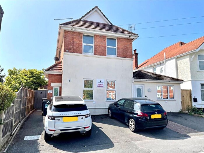 2 Bedroom Apartment For Sale In Pembroke Road, Bournemouth, Dorset, BH4