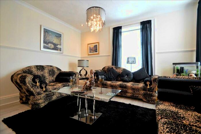 4 Bedroom Semi-Detached House For Sale In Main Street, Overtown, ML2