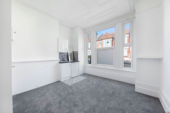 1 Bedroom Studio To Rent In Kingscourt Road, London, SW16