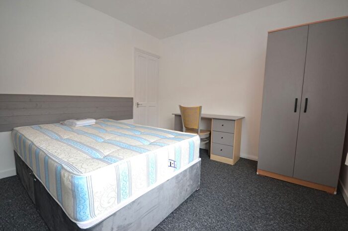 3 Bedroom Property To Rent In Blenheim Gardens, Reading, RG1