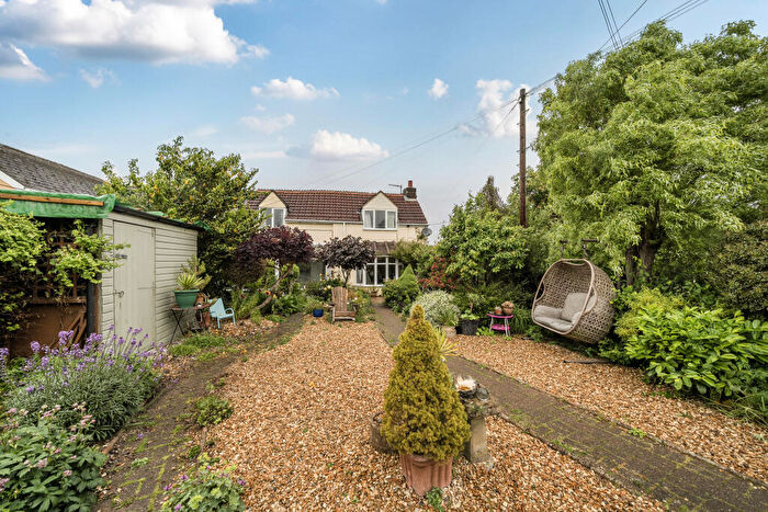 3 Bedroom Semi-Detached House For Sale In Bushton, Swindon, SN4