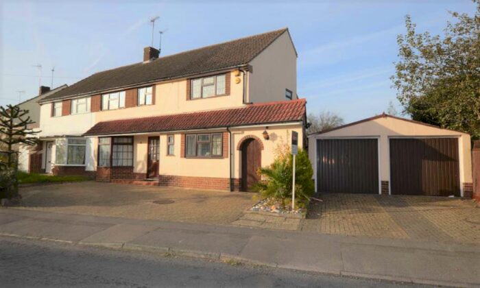 5 Bedroom Detached House To Rent In Ravensbourne Drive, RG5