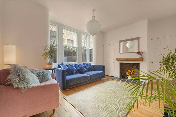 2 Bedroom Flat For Sale In Cleveland Park Avenue, Walthamstow, London, E17