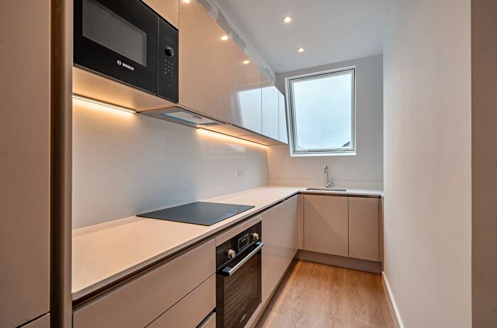 2 Bedroom Flat To Rent In Cricklewood Broadway, London, NW2