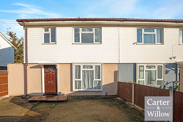 3 Bedroom Semi-Detached House For Sale In Brook Avenue, Dagenham, RM10