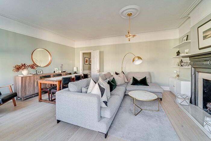 2 Bedroom Flat To Rent In Belmont Avenue, Palmers Green, London, N13