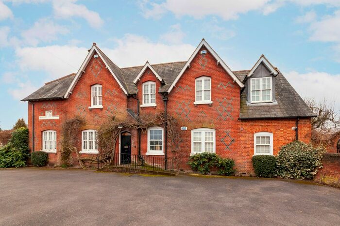 2 Bedroom Flat To Rent In Eastworth Road, Chertsey KT16