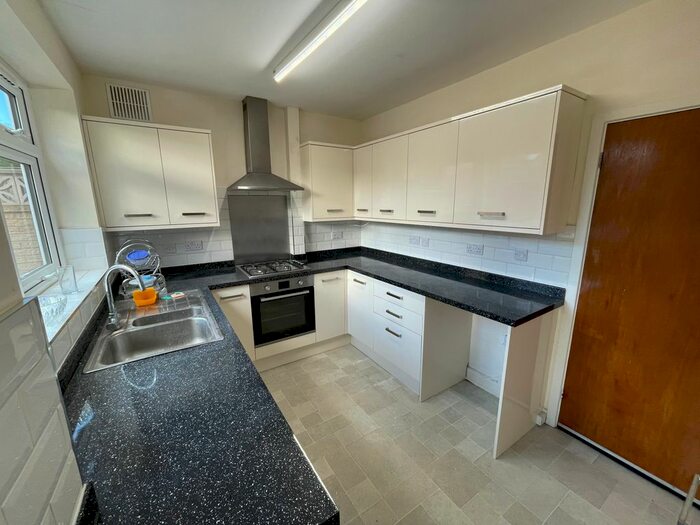 3 Bedroom Semi-Detached House To Rent In Melrose Grove, Spinnyfield, Rotherham, S60