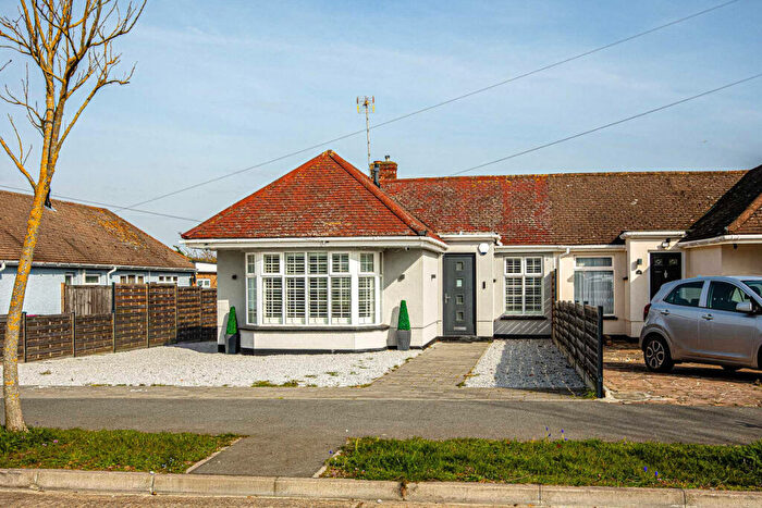 3 Bedroom Semi-Detached Bungalow For Sale In Orsett Avenue, Leigh-on-sea, SS9