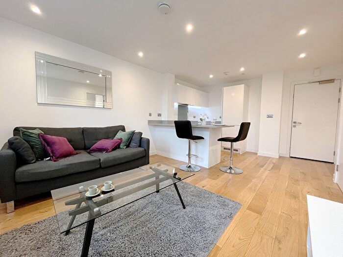 1 Bedroom Flat To Rent In Dolphin Bridge House, Rockingham Road, Uxbridge, UB8