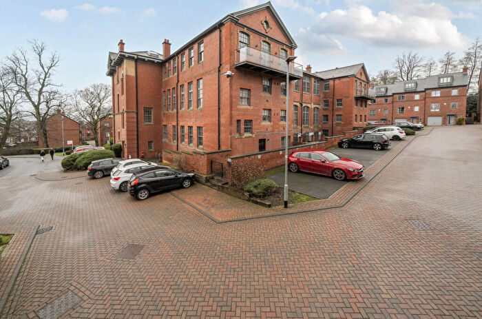 2 Bedroom Flat For Sale In Victoria Gardens, Hyde Park, Leeds, LS6
