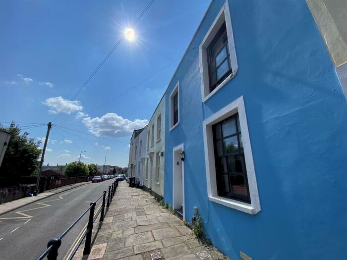 3 Bedroom Terraced House To Rent In Worrall Road, Bristol, BS8