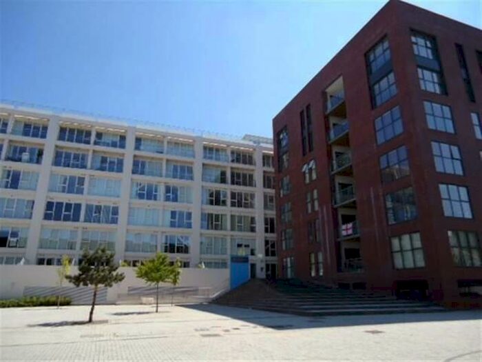 2 Bedroom Flat To Rent In Skypark Road, Bedminster, Bristol, BS3