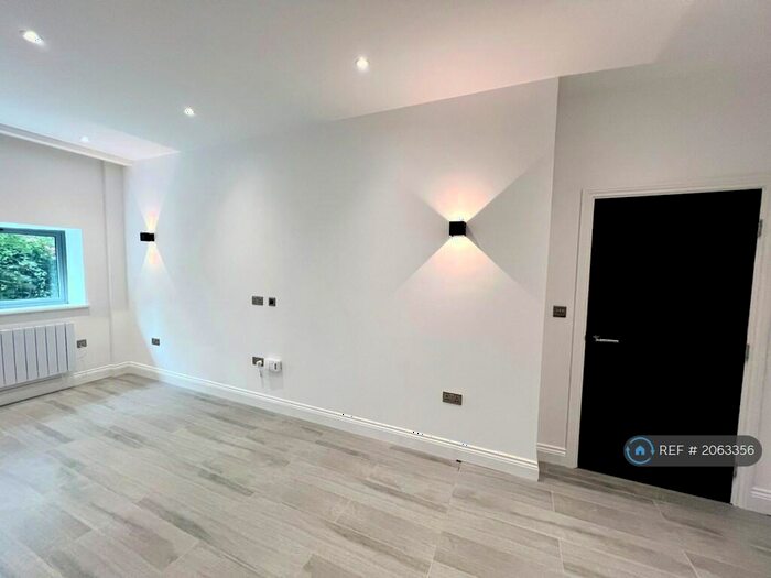 2 Bedroom Flat To Rent In Farnham Road, Slough, SL1