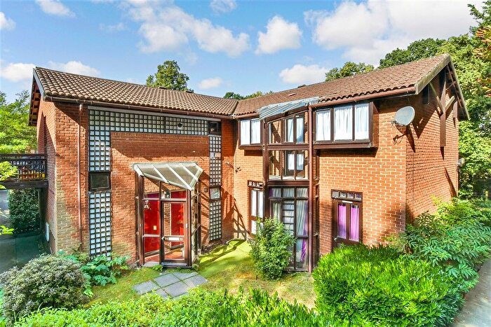 Studio For Sale In Spinney Gardens, London, SE19