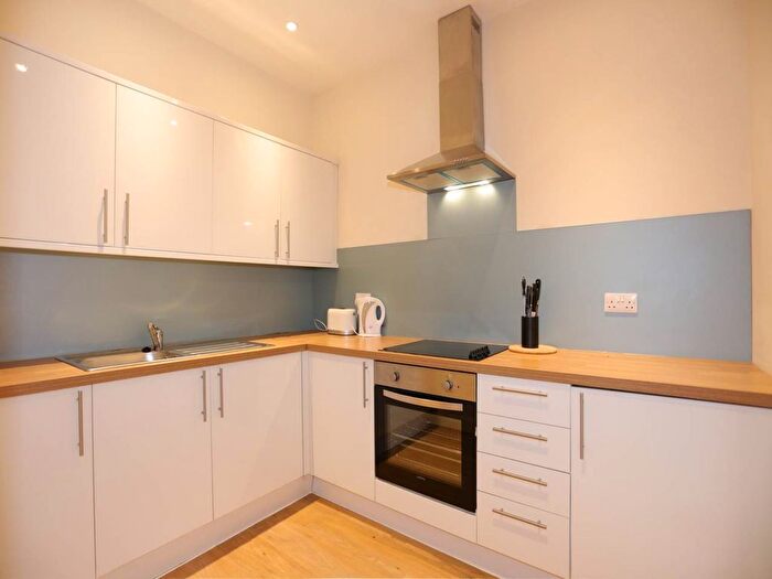 2 Bedroom Flat To Rent In Broughton Road, Edinburgh, EH7