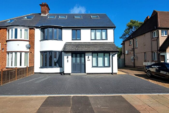 2 Bedroom Semi Detached House To Rent In Lynton Road, Acton, W3