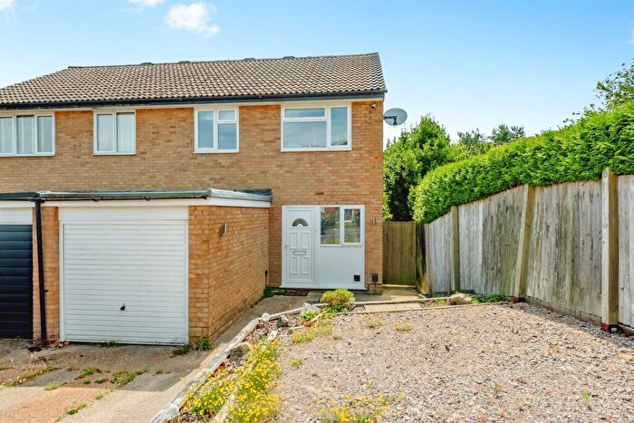 3 Bedroom Semi-Detached House For Sale In Heathfield, Crawley, RH10