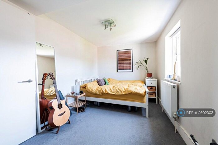 2 Bedroom Flat To Rent In Bedford Hill, Balham, SW12